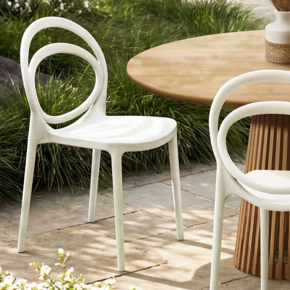 lifestyle Set of 4 Stackable White Outdoor Dining Chair, goldstardining.com