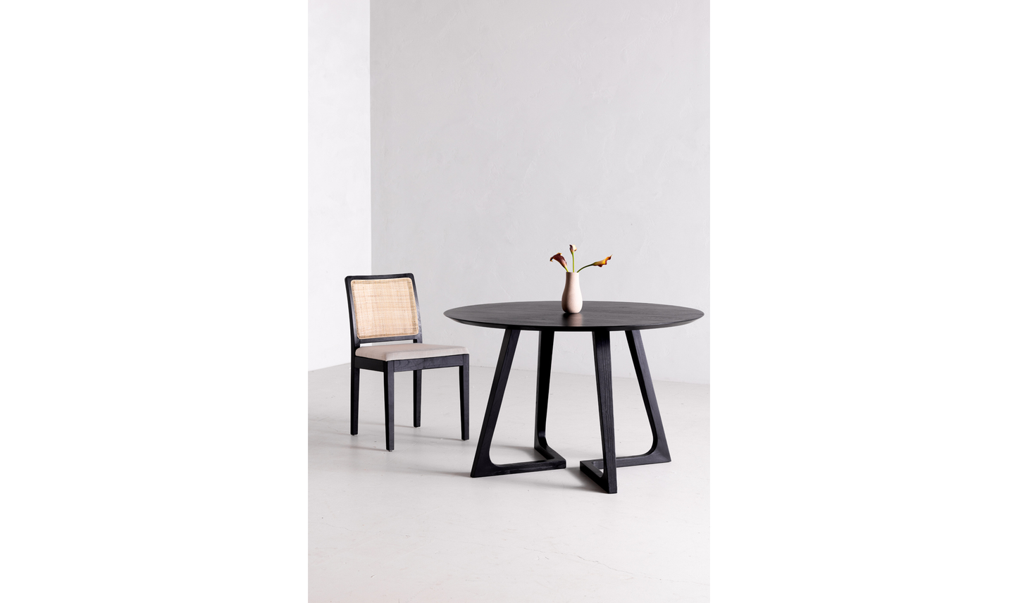 Moe Godenza Dining Table