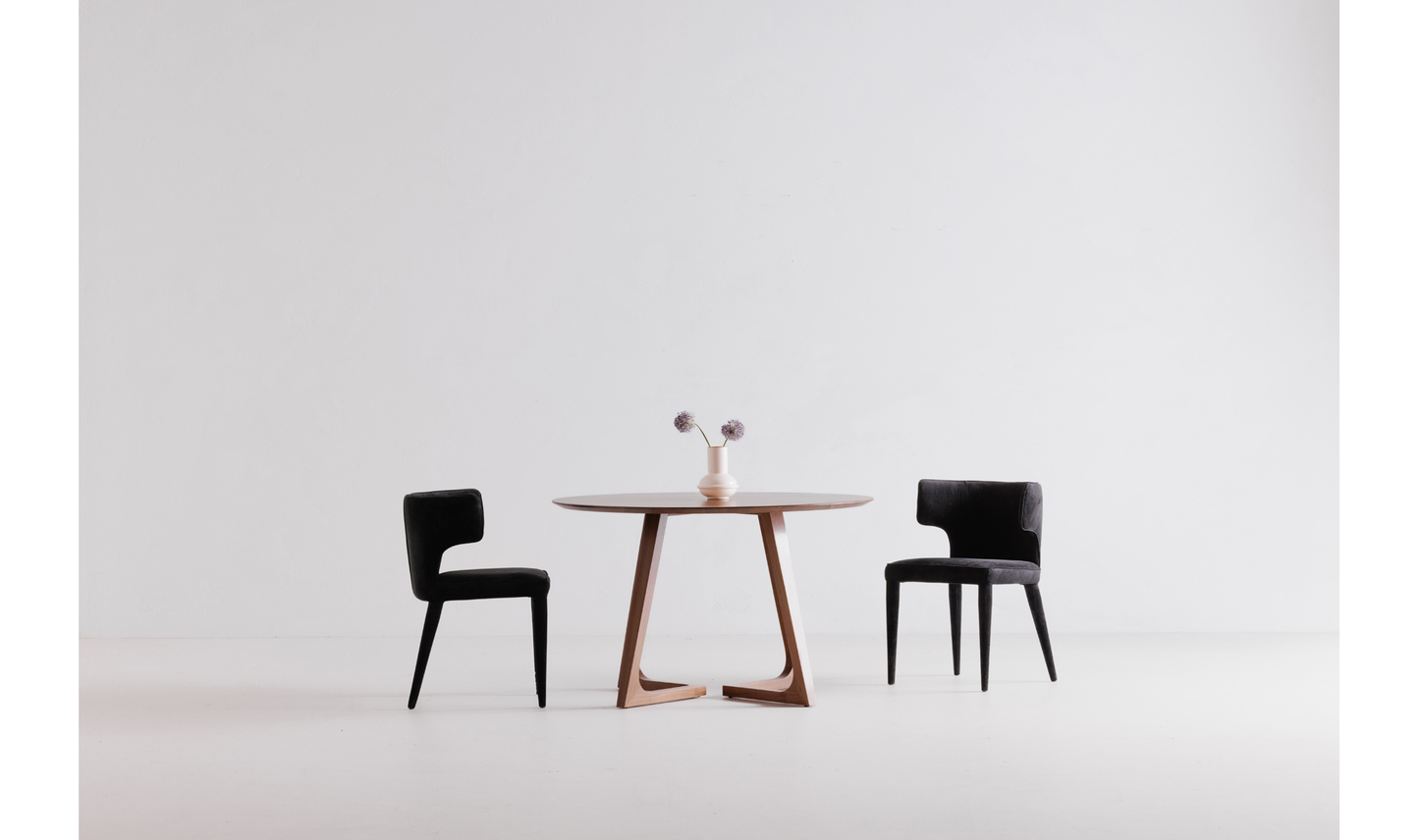 Moe Godenza Dining Table