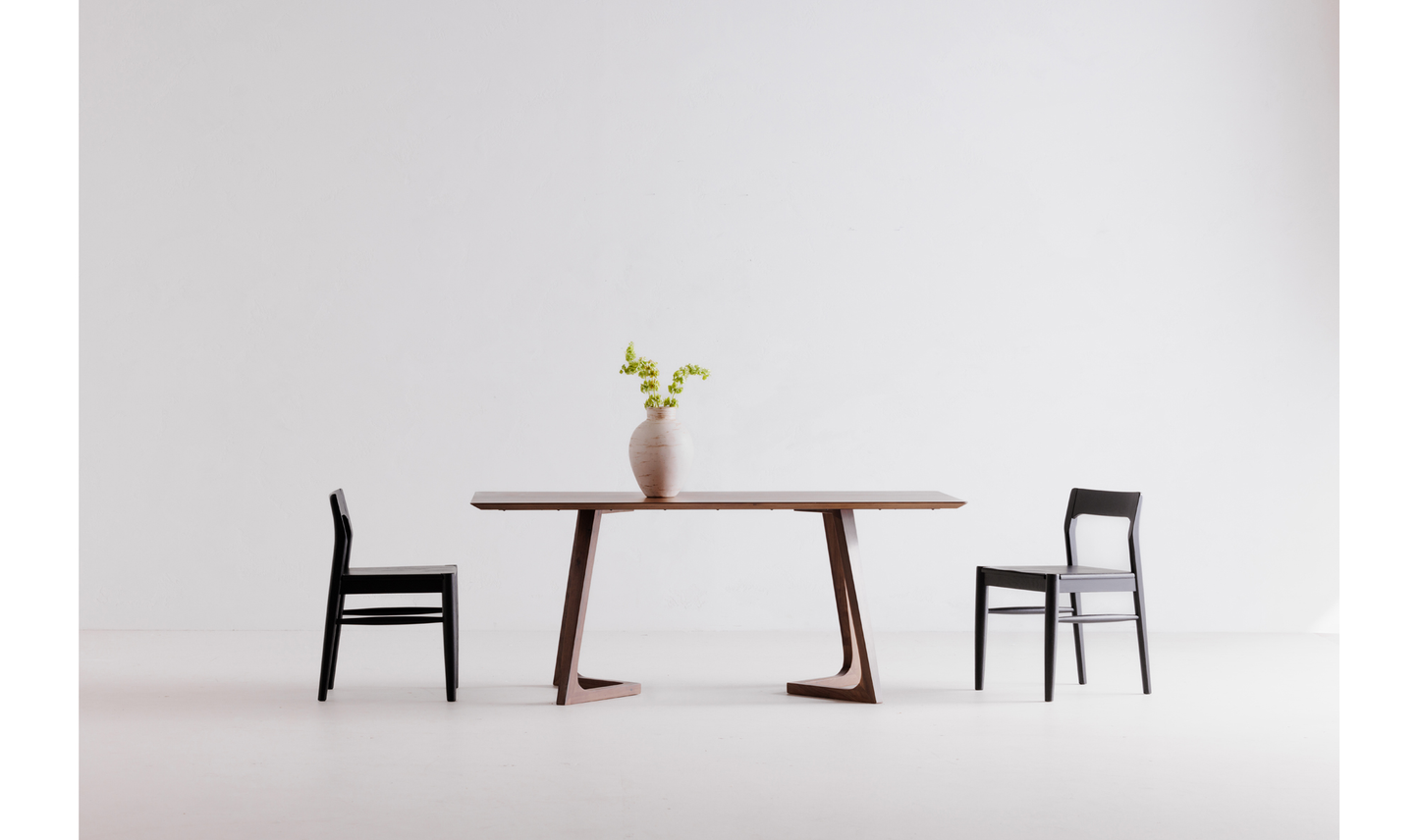 Moe Godenza Dining Table